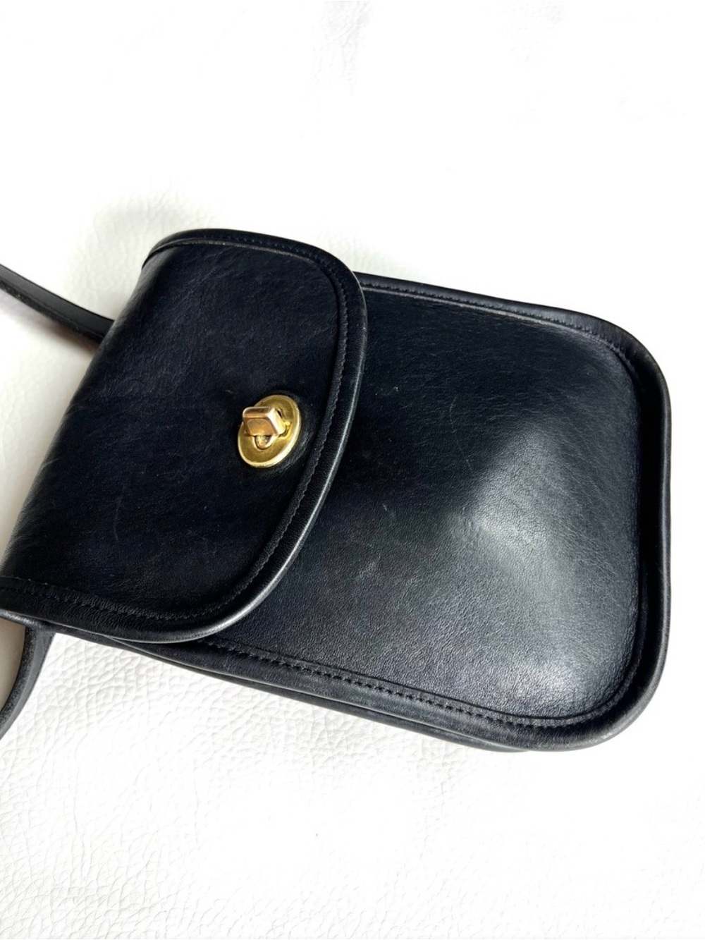 Coach Black Leather Crossbody Bag with Gold Turnlock - Picture 3 of 7